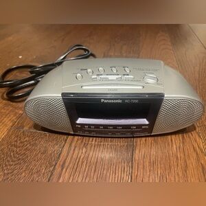 Panasonic RC-7200 Silver AM/FM Clock Radio